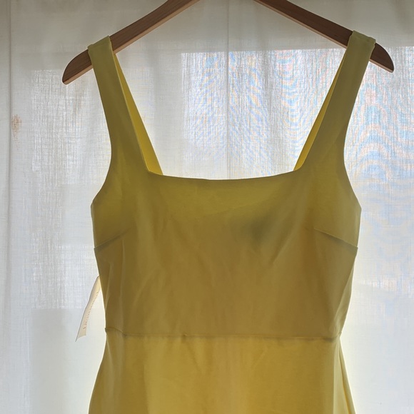FORE yellow dress size medium. Slit on the side - Picture 2 of 6